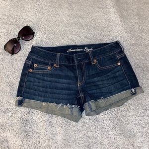 AMERICAN EAGLE- Low-Rise Short
